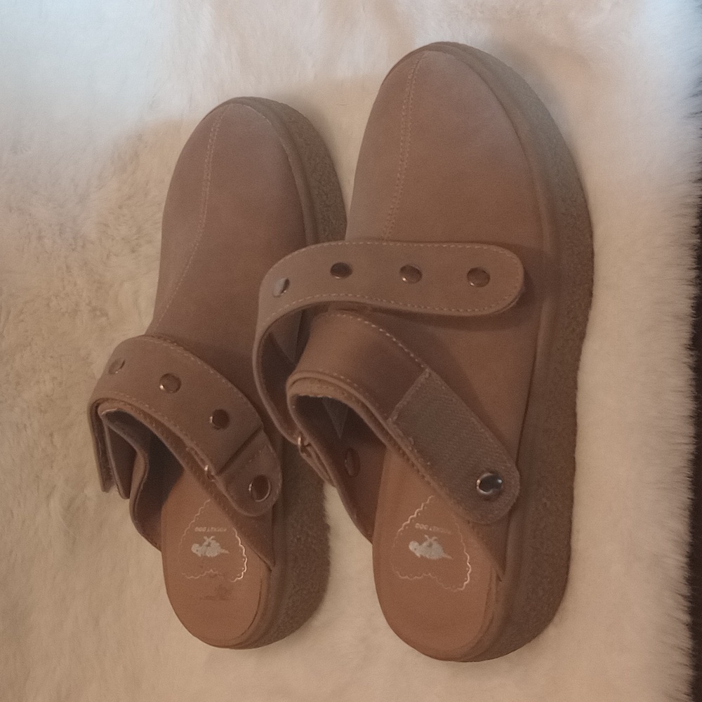 Rocket Dog Clogs - Picture 3 of 6